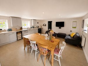 Kitchen/Dining- click for photo gallery